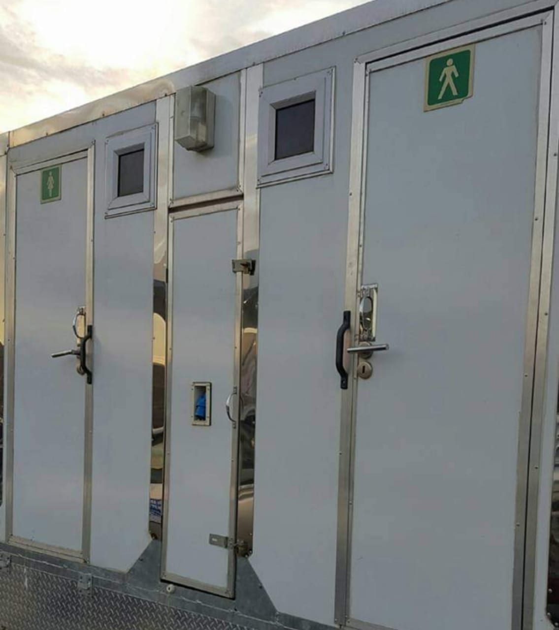 Mobile toilet trailer with access steps and two entrance doors